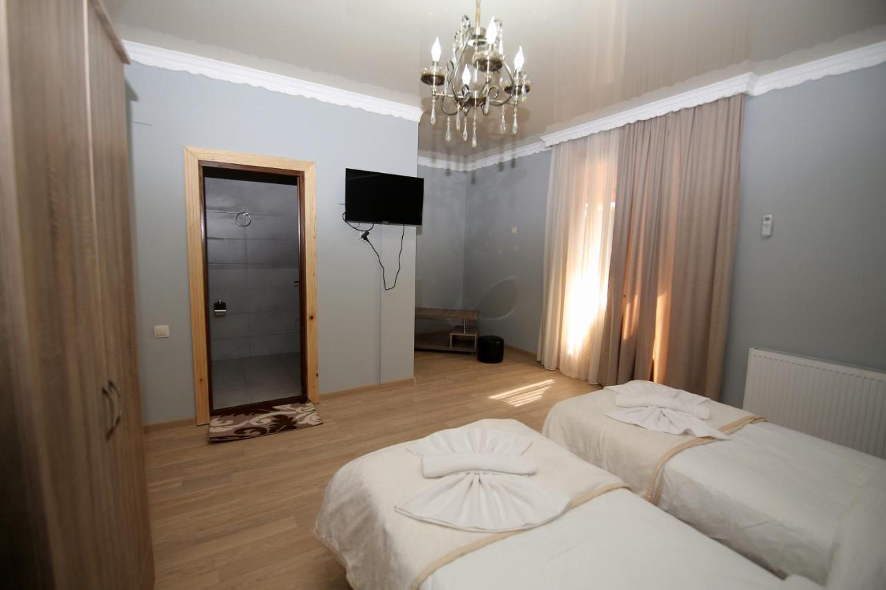 Hotel Shogi Zugdidi ภายนอก รูปภาพ